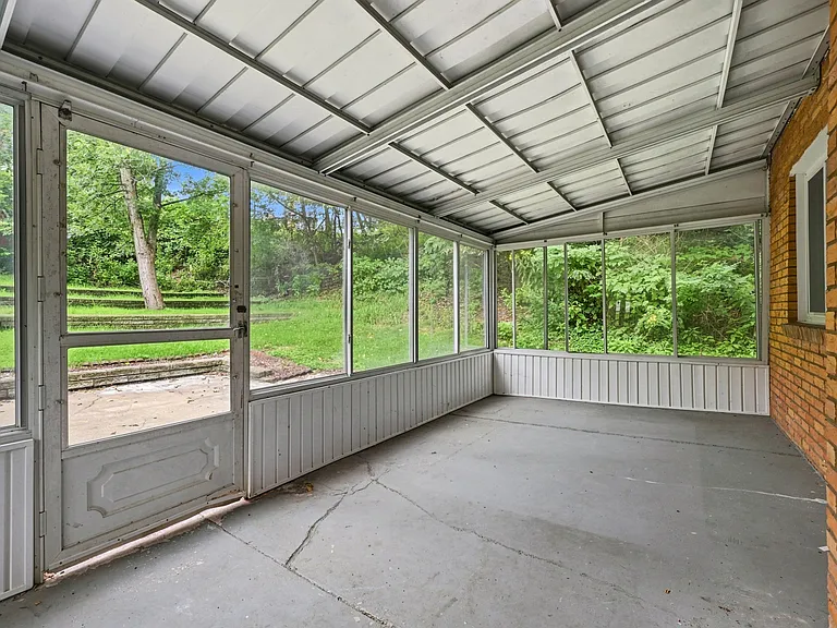 56 Pointview Rd — Photo 32