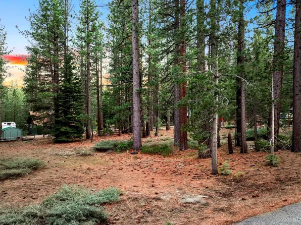 686 Cayuga St, South Lake Tahoe, CA 96150