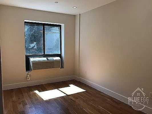 3rd image of 226 Vernon Ave #2