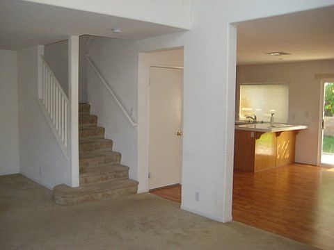 4th image of 1326 Oak Village Dr