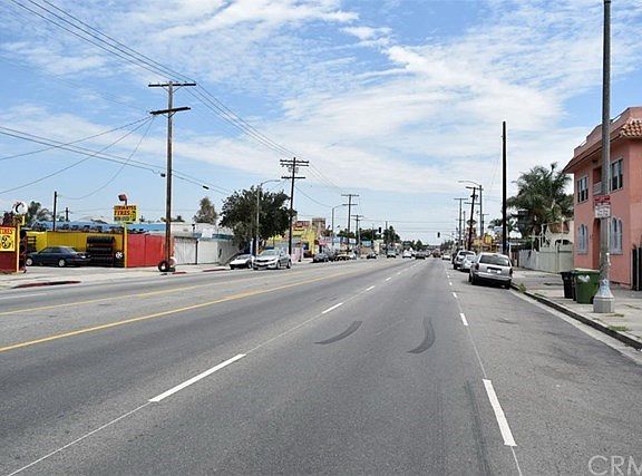 4th image of 841 W Florence Ave