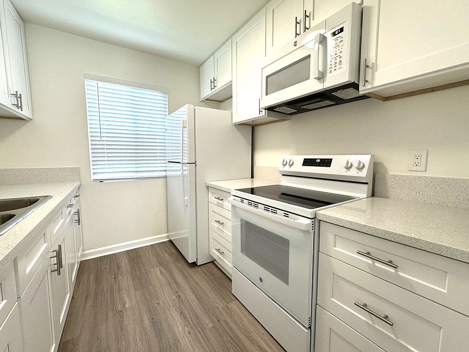 1st image of 210 Quintard St #A12