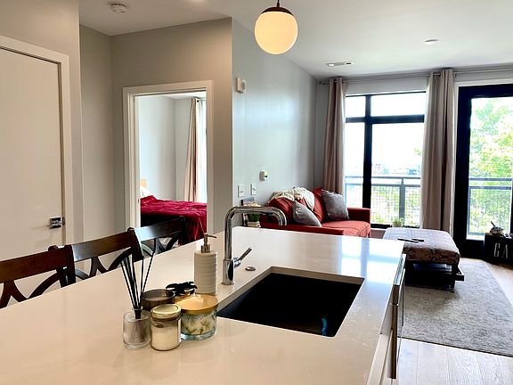 4th image of 191 Washington St #619