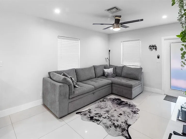 1341 NW 5th Ave — Photo 15
