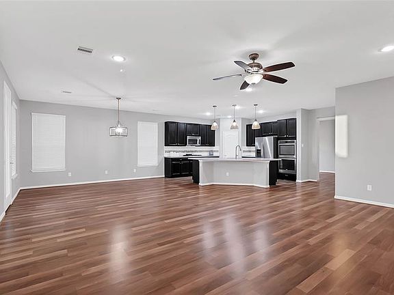 5th image of 3224 Laurel Bend Ln