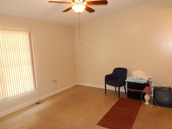 4th image of 974 Oropesa Ave