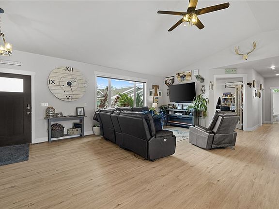3rd image of 4192 Banbury Pl