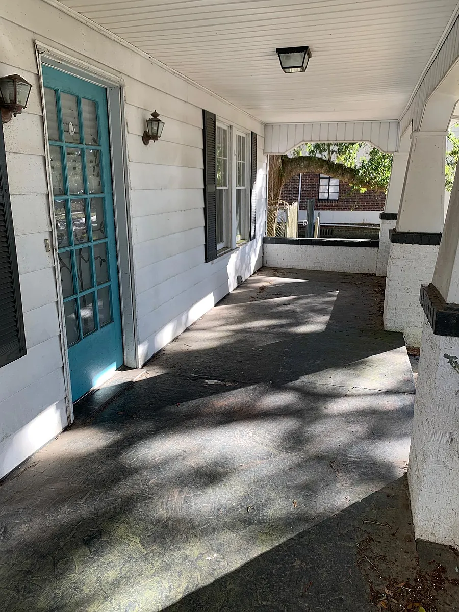 Building Photo - 123 S Carlen St
