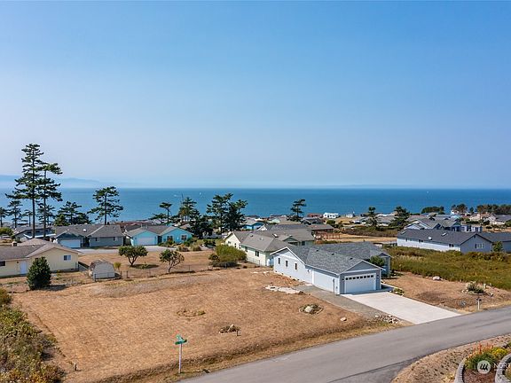 3rd image of 747 El Toro Drive