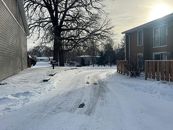 4th image of 910 6th St S APT 1