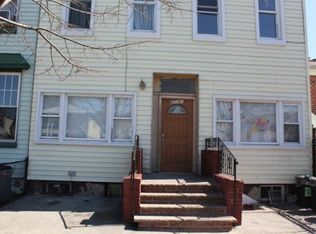 8761 124th St APT 2R, Richmond Hill, NY 11418