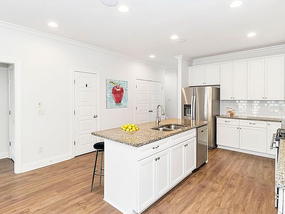 3rd image of 1393 Sheridan Glen Xing
