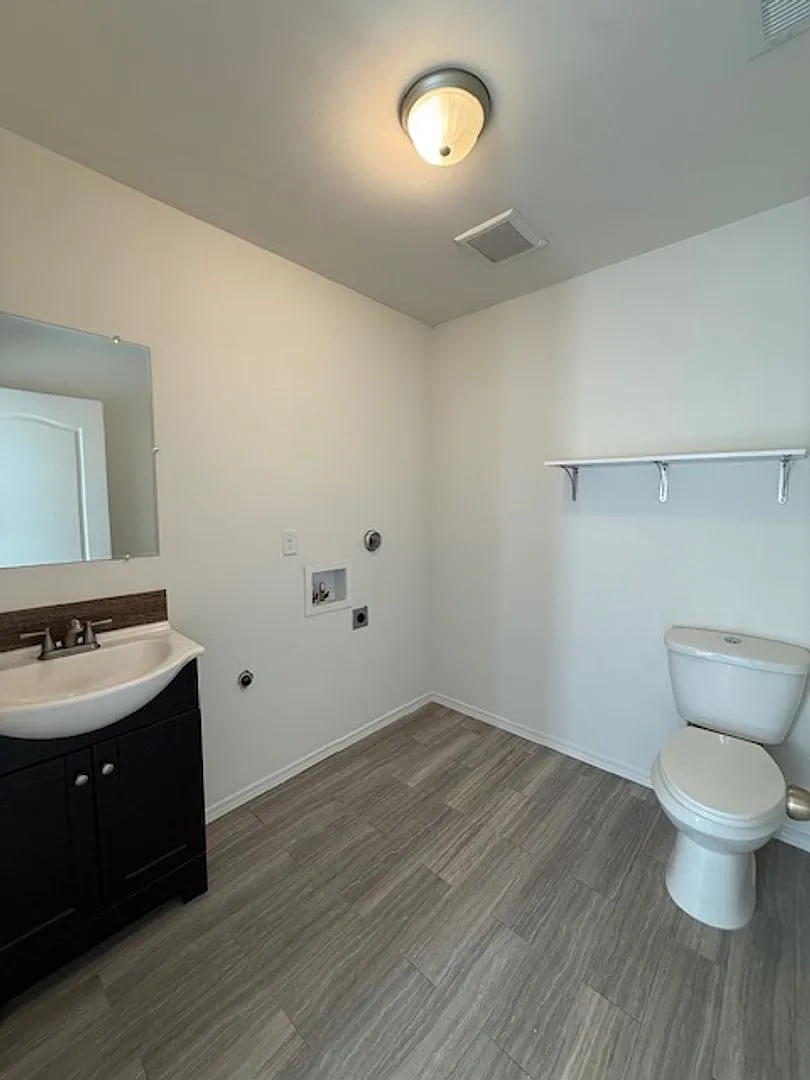 1340 Shaker Place — Photo 4