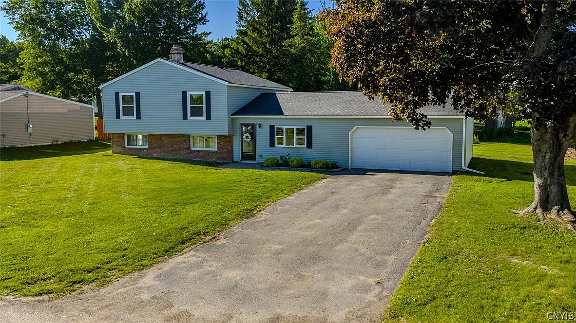 4 bed, 2.0 bath, 1800 sqft, $2,300 — Photo 3