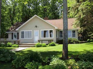 7106 W Higgins Lake Dr, Roscommon, MI 48653