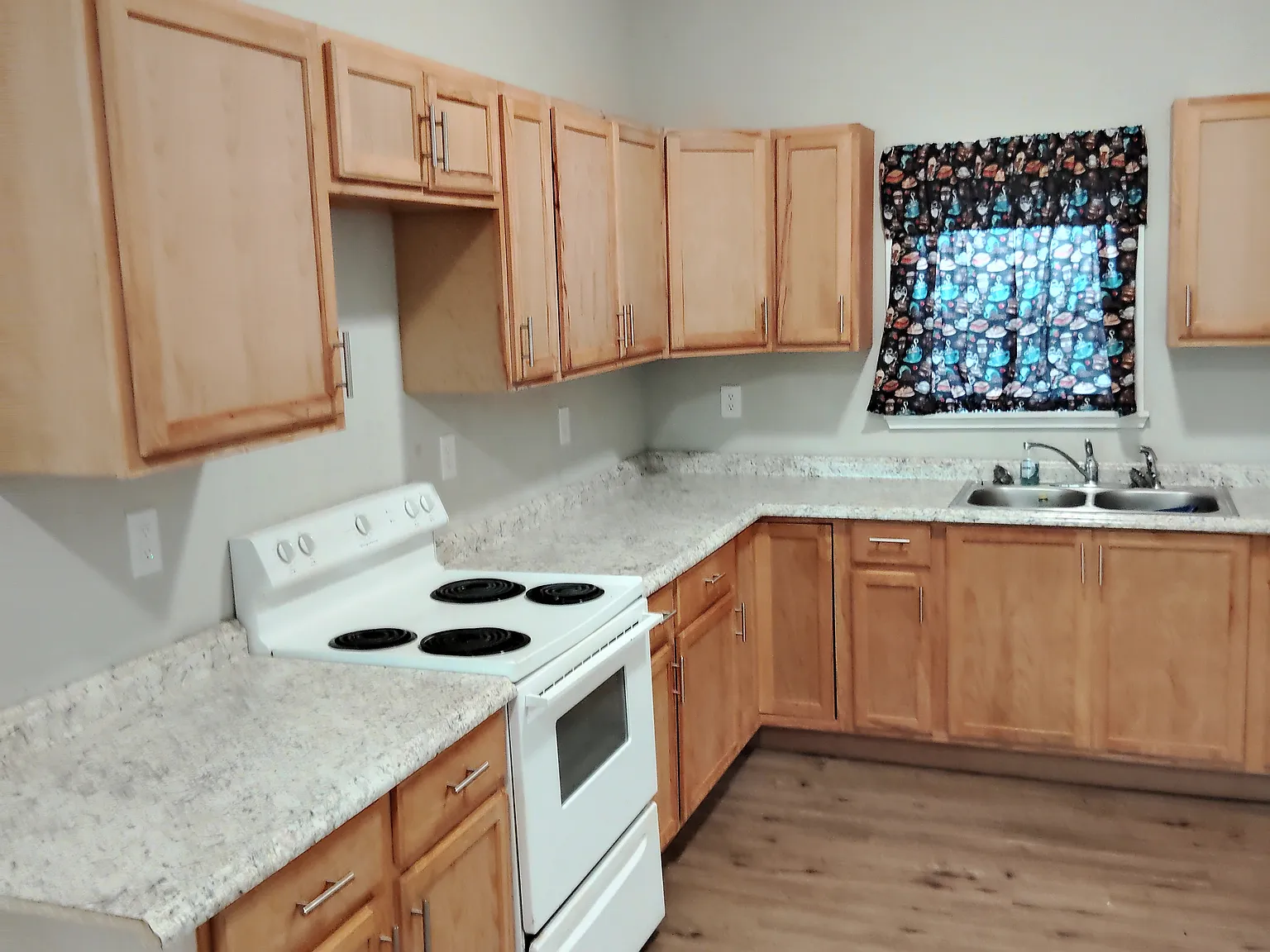 3 bed, 1798 sqft, $950 — Photo 1