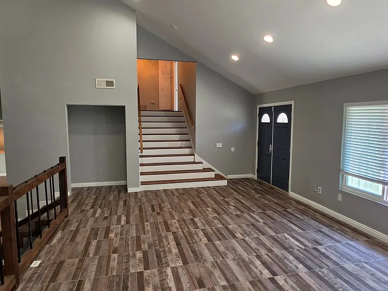 1524 Whitsett Dr — Photo 6