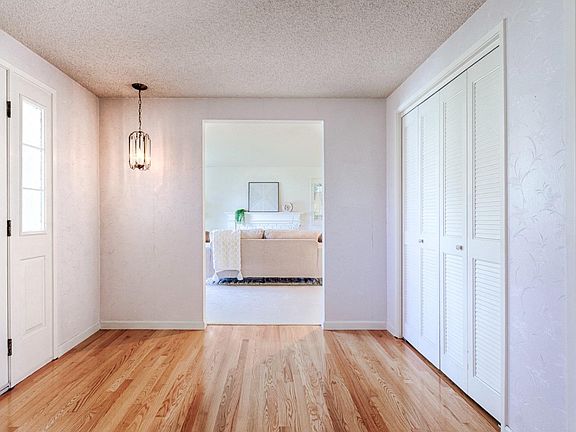 4th image of 8907 Oakmont Drive
