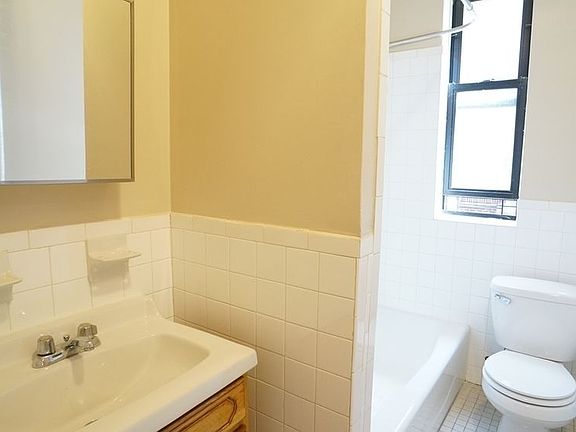 4th image of 3204 Holland Ave APT 3I