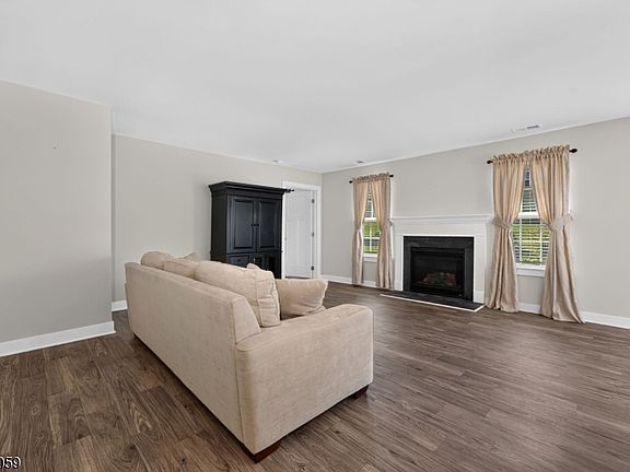 5th image of 101 Mountain View Ln
