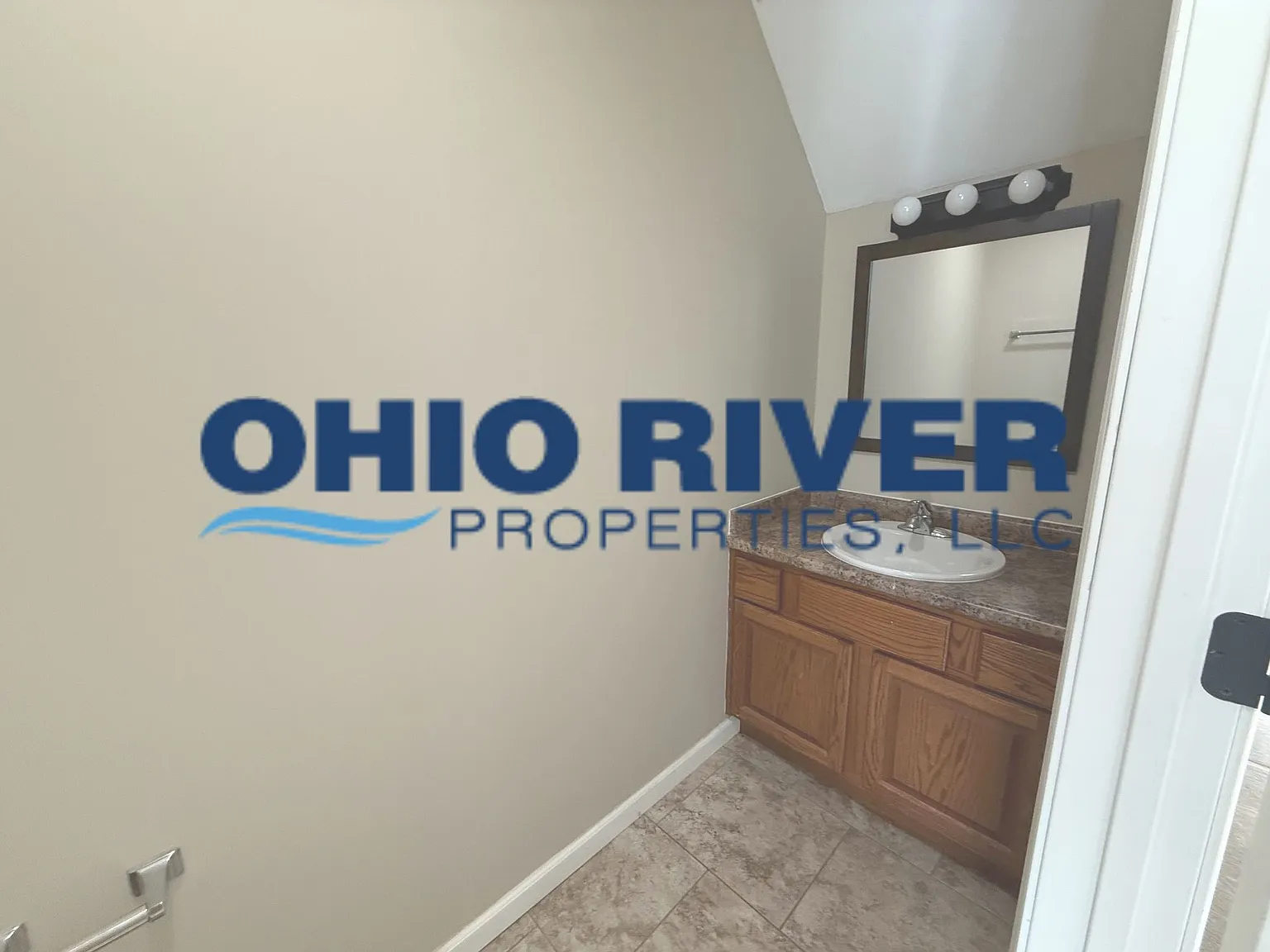 2 bed, 1.5 bath, 100 sqft, $1,100 — Photo 2