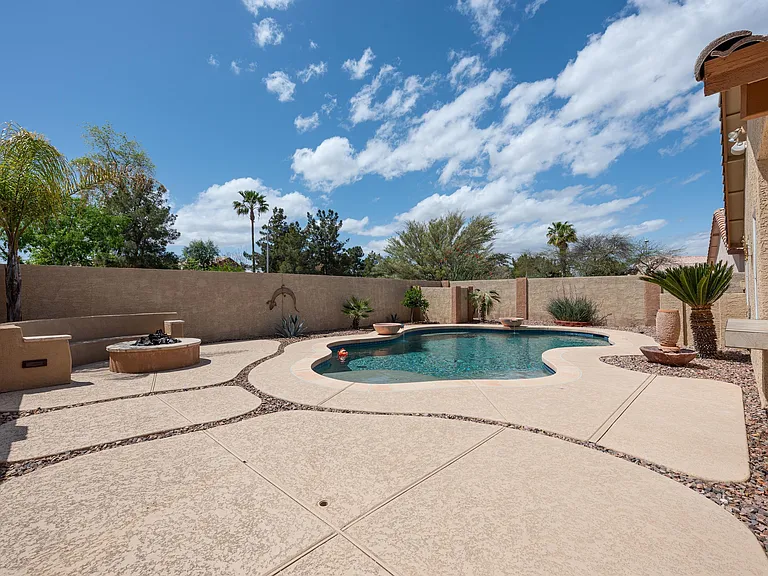 707 W Baylor Ln — Photo 12