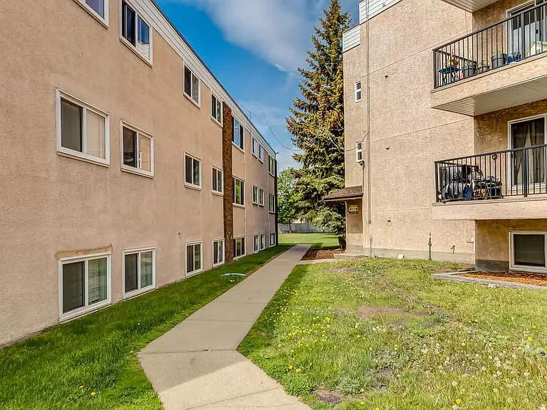 7315 Yellowhead Trl NW — Photo 16