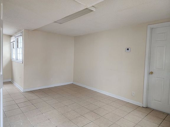 4th image of 1604 E Park Ave #C