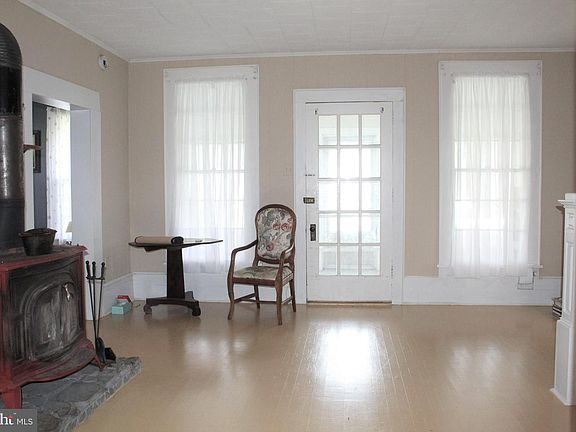 5th image of 104 Governors Ave