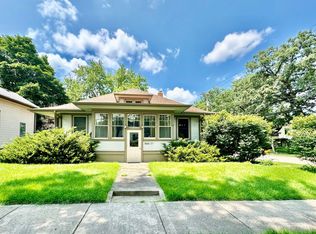 944 Saint John St, Elgin, IL 60120