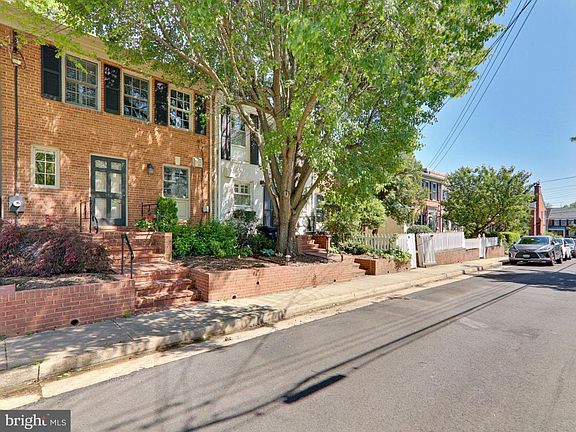 2nd image of 812 S Fairfax St