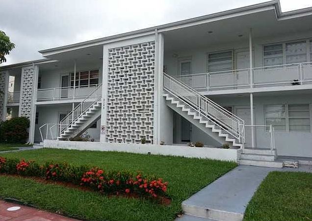 1st image of 2195 Bay Dr APT 1