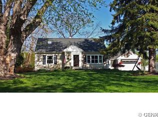 50 Meadow View Dr, Penfield, NY