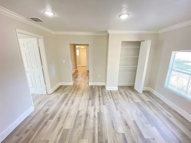 812 W Livingston St #A — Photo 13