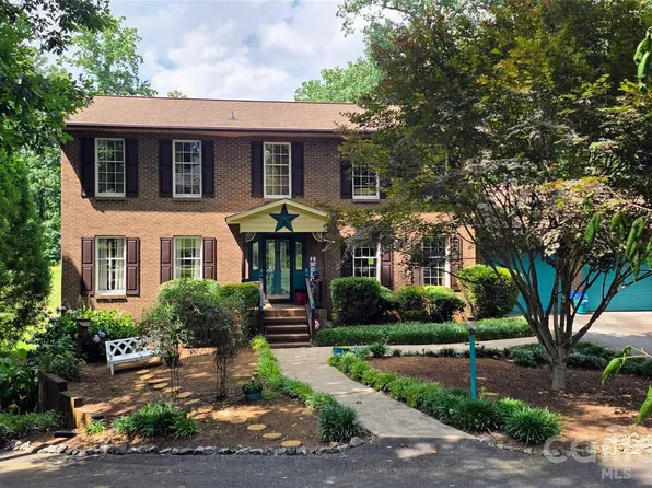 3110 Ninth Tee Dr, Newton, NC 28658