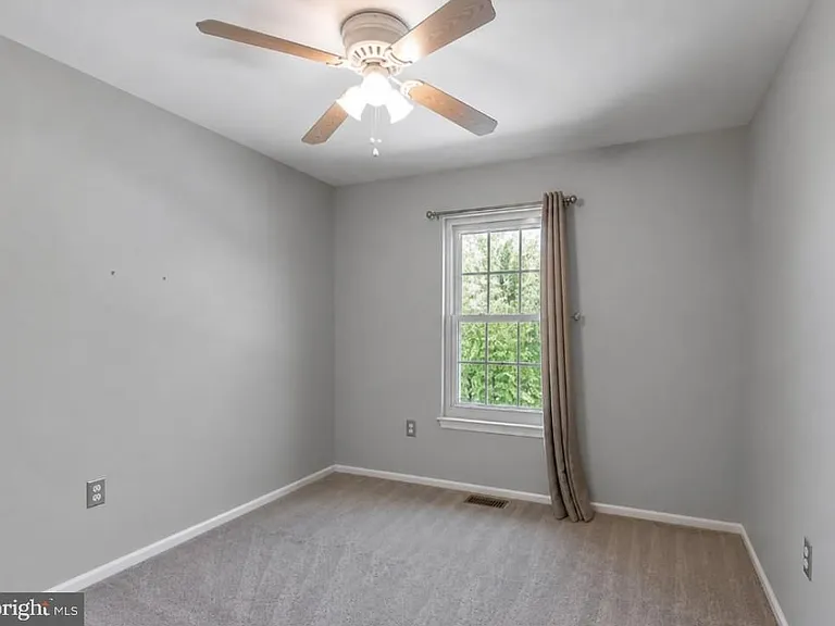 605 Shropshire Dr — Photo 5