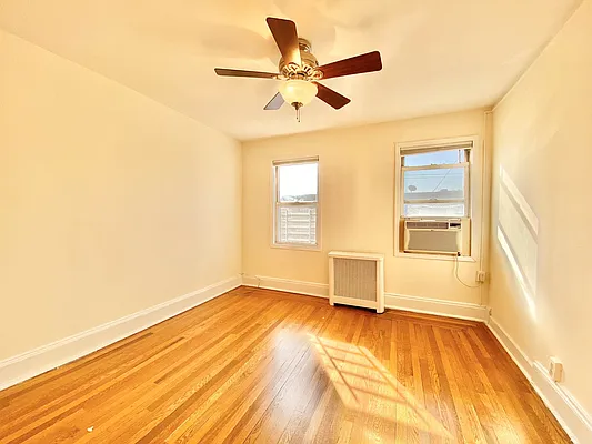 Rented by Astoria Realty | media 16