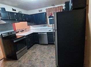 102 E 1st St, Lake Park, IA 51347