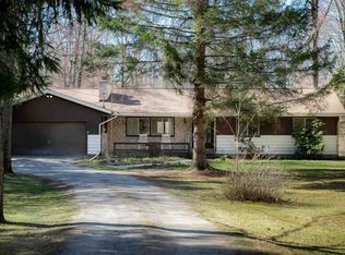 920 E Bombay Rd, Hope, MI 48628