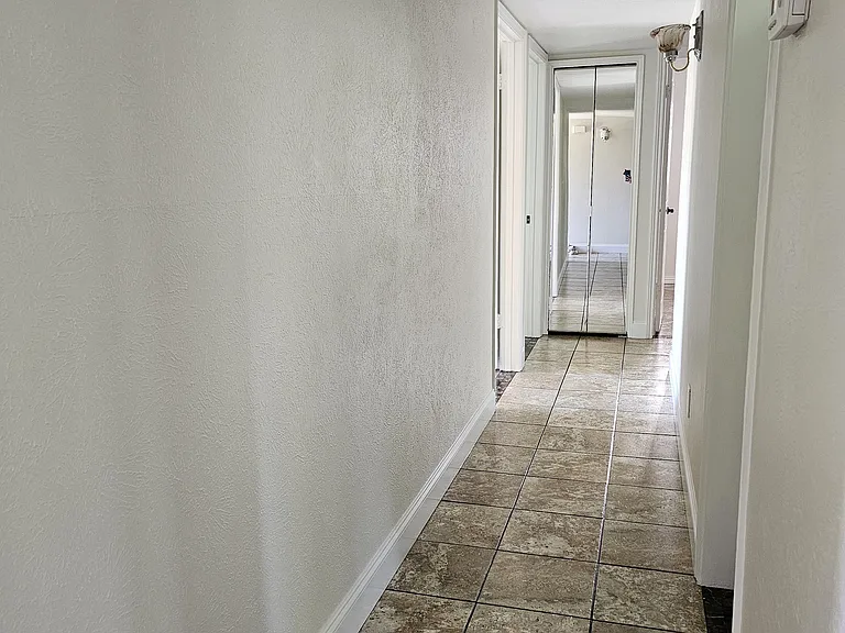 617 Country Ln — Photo 19