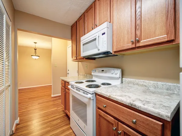 Highlands 2 bedroom apartment walking distance to Bardstown Road.