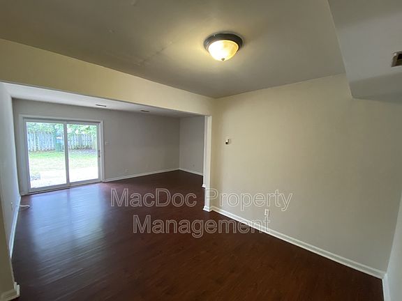 5th image of 505 Olde Greenwich Cir