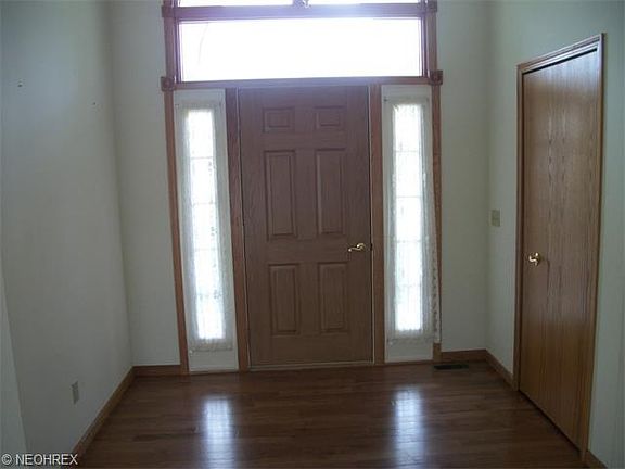 2nd image of 1303 Oakmont Dr