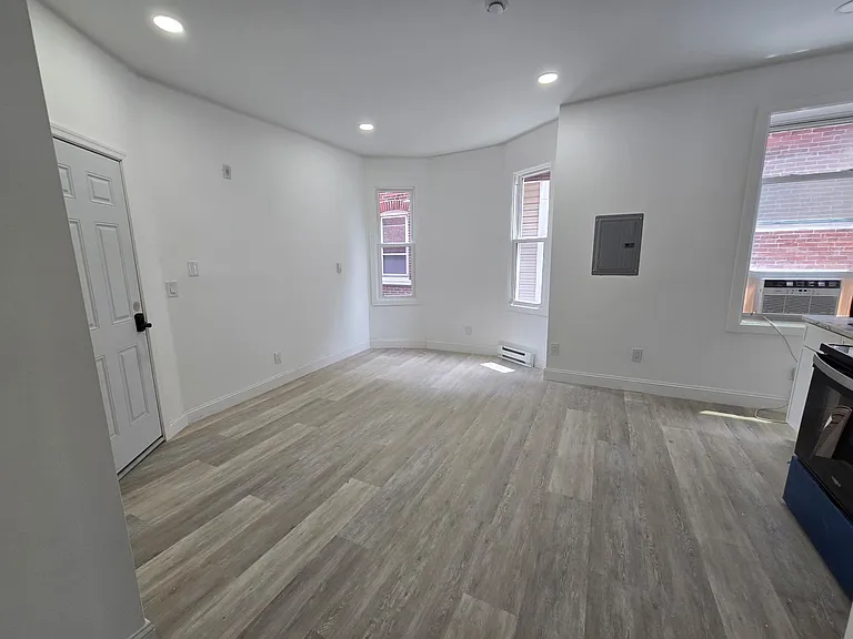 4514 Osage Ave #2R — Photo 3