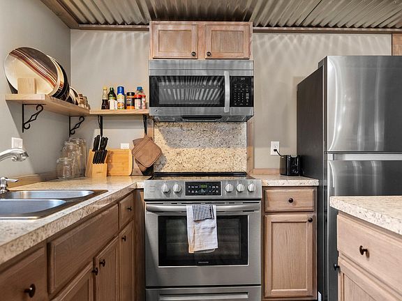 5th image of 2091 Leisure Ln