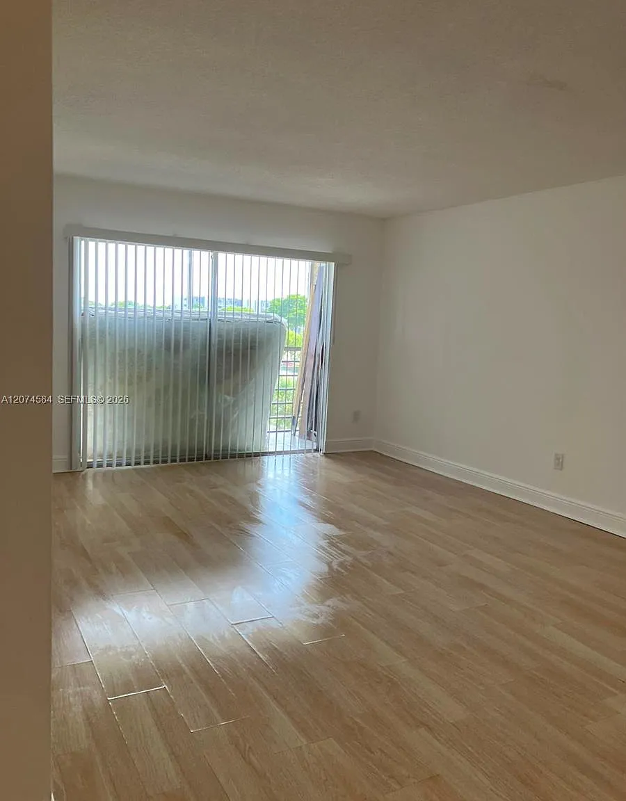 Brookfield Square Condo — Photo 2