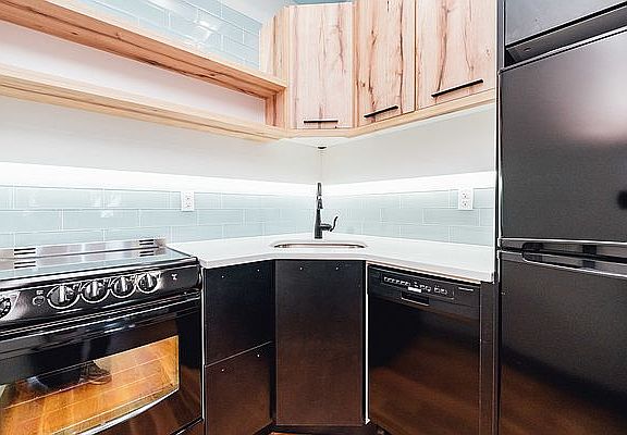 5th image of 675 Grand St #4A