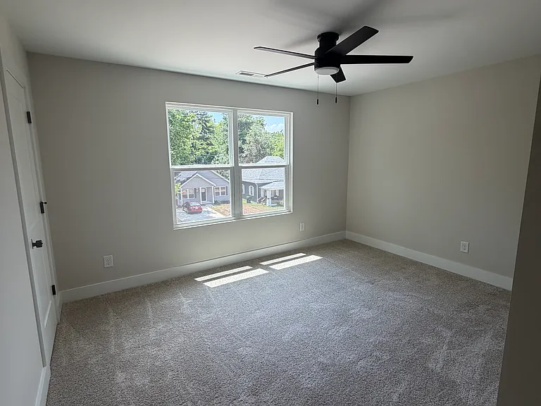 212 N Yadkin Ave #A — Photo 13