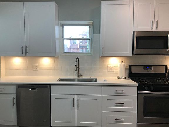 4th image of 2645 N Sacramento Ave #1