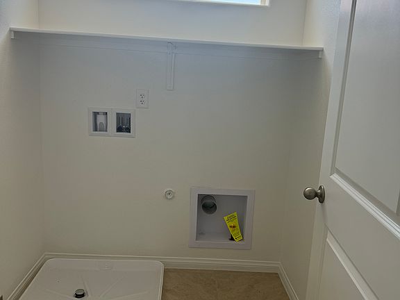 4th image of 385 Desert Cadence St